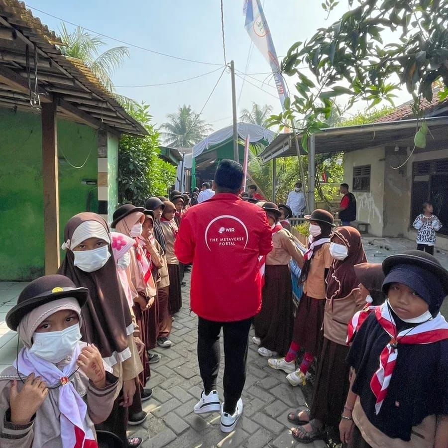 Pengecatan Rumah Keluarga Pra Sejahtera di Mauk Tangerang
