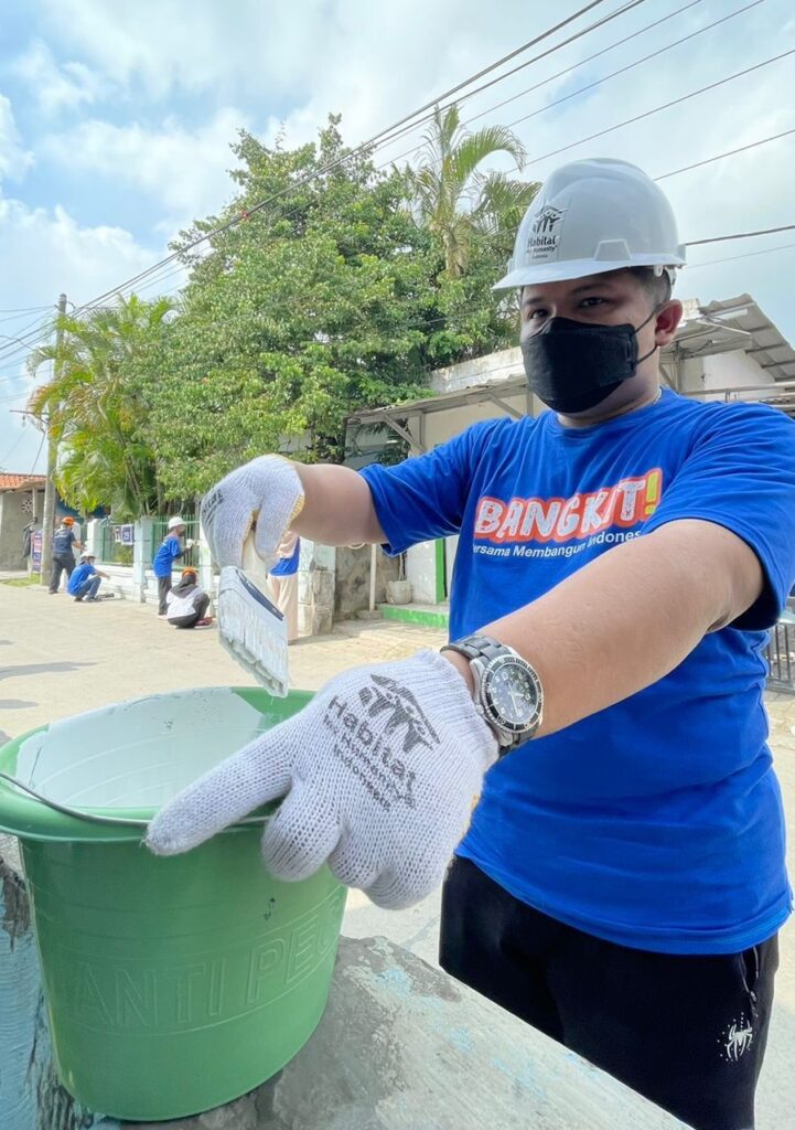 Pengecatan Rumah Keluarga Pra Sejahtera di Mauk Tangerang